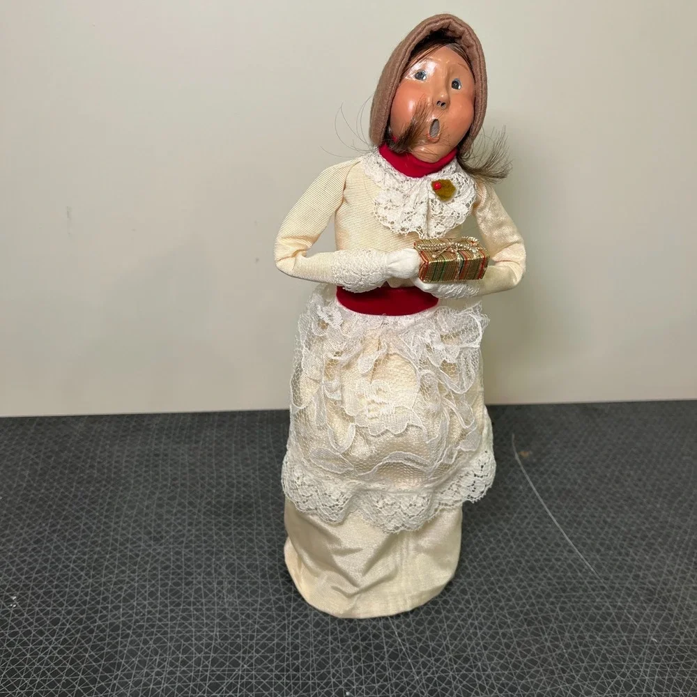 Byers Choice Caroler Woman holding Present, White‎ Dress, Long Brown Hair, 1993